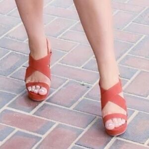 BRAND NEW QUPID DEARLY BRICK SUEDE CRISSCROSS ANKLE STRAP OPEN TOE SANDAL